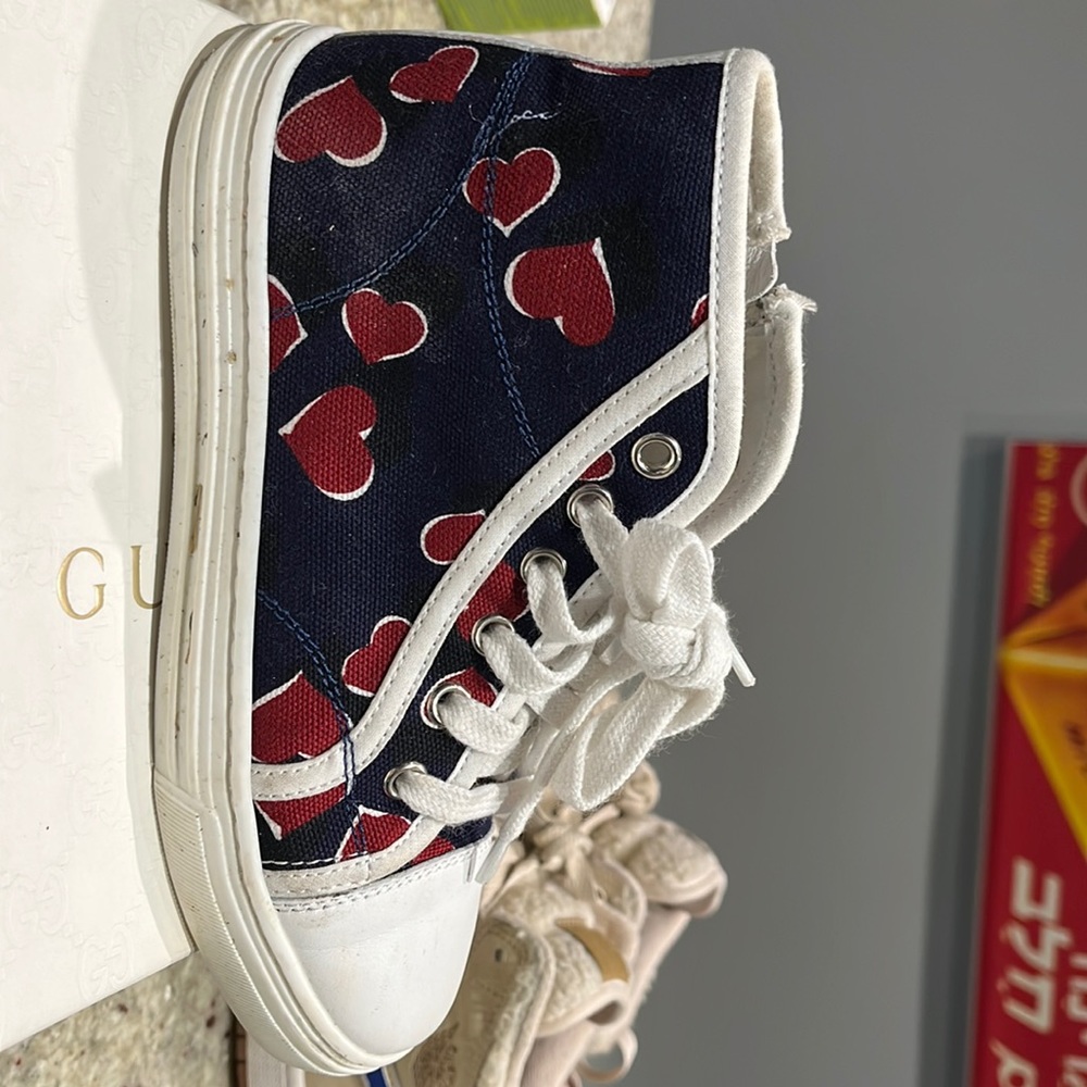 Gucci heart height too sneakers with zipper